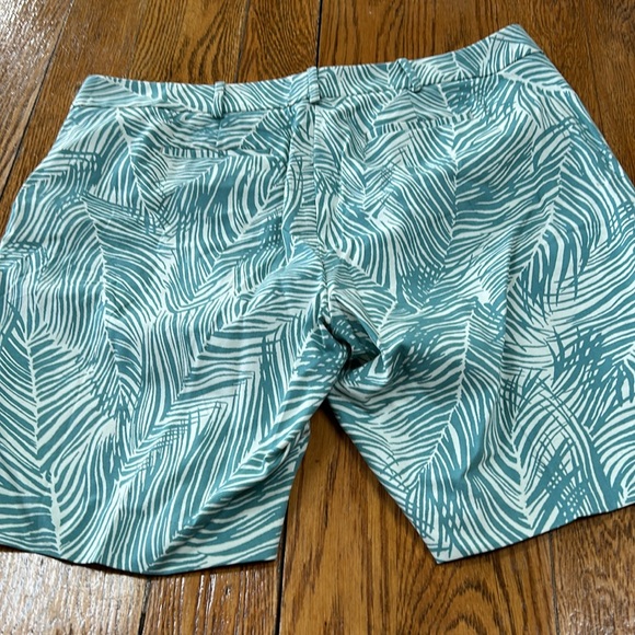 Talbots aqua tropical print ladies shorts. Size 18W Petite. Excellent condition - Picture 5 of 8